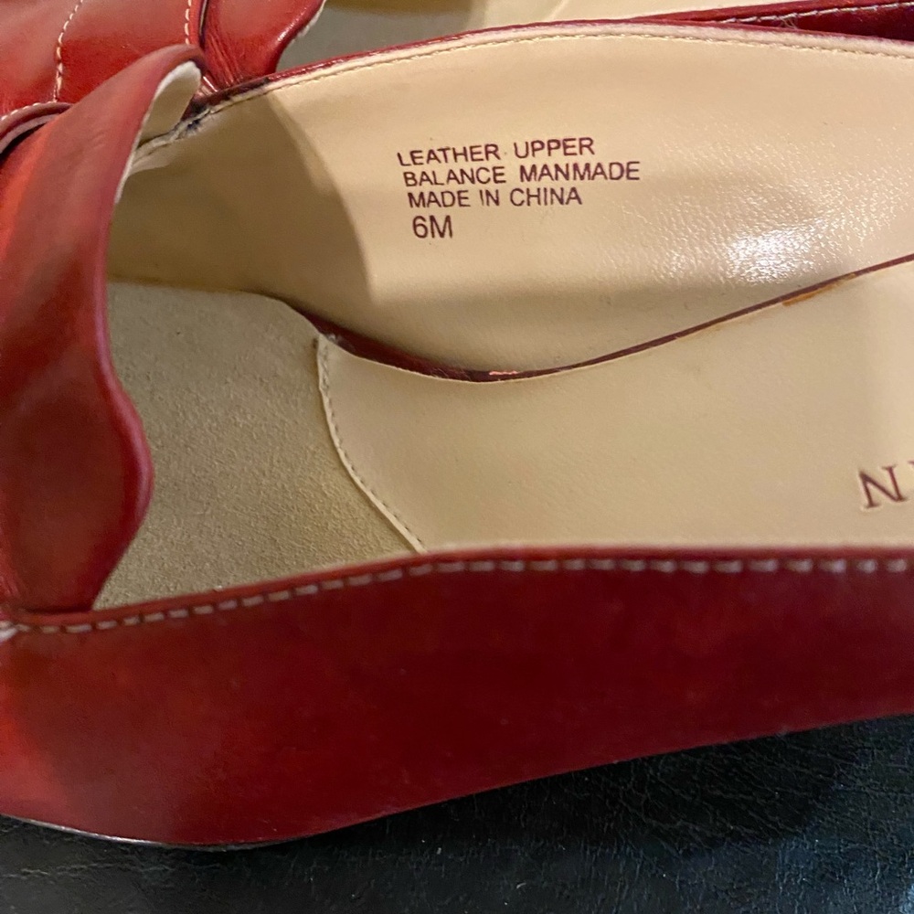 Anne Klein Women’s Size 6M Red Leather Mules with Seam down the front of shoe - Picture 5 of 10